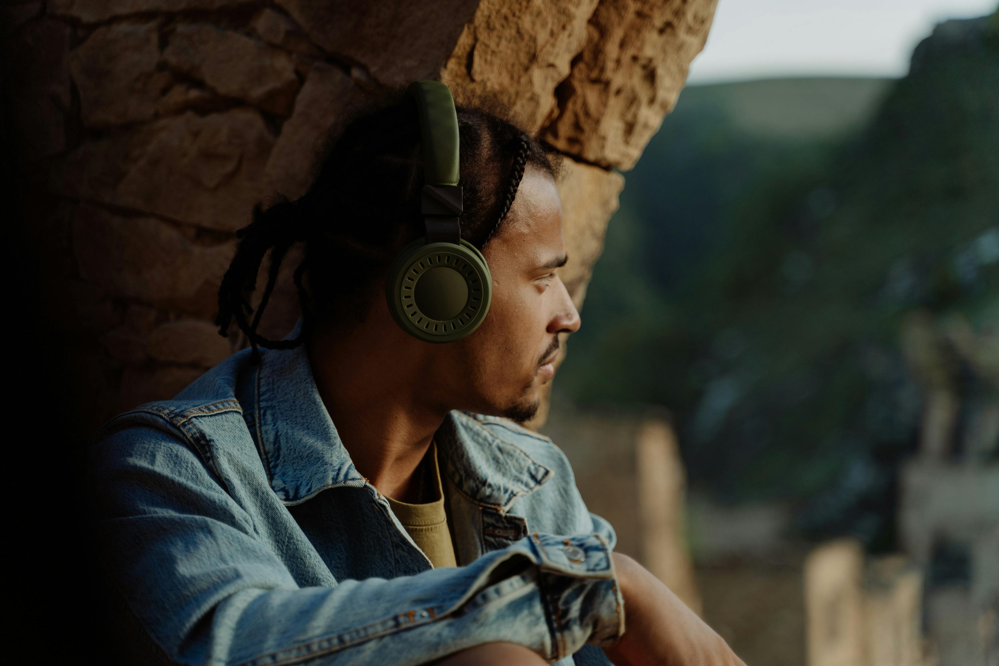 5 Lagu tentang Cinta Bertepuk Sebelah Tangan yang Mewakili Perasaan Galaumu!